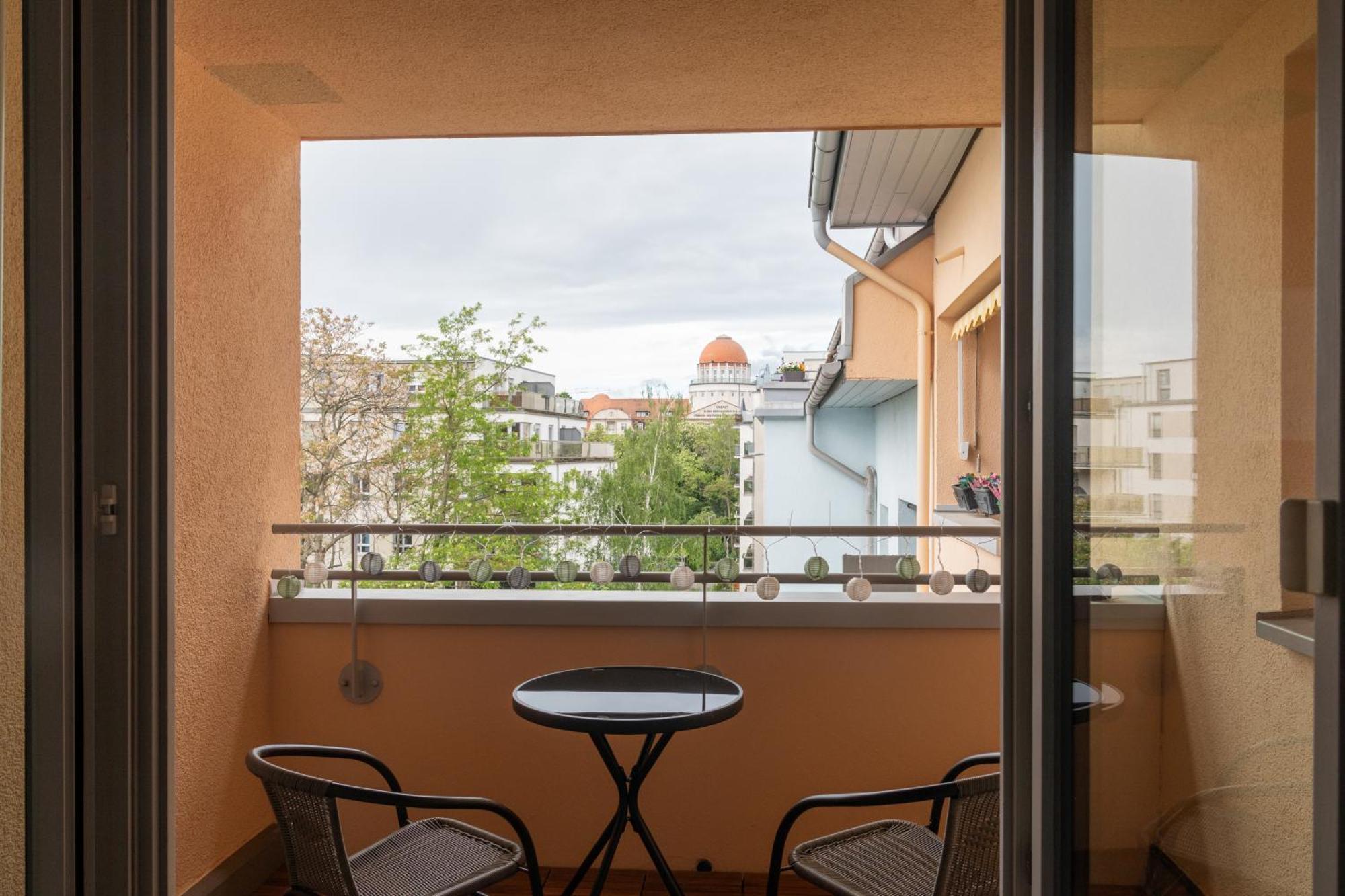 Home Shanti - Studio, Suedvorstadt, Balkon, Tv ไลป์ซิก ภายนอก รูปภาพ