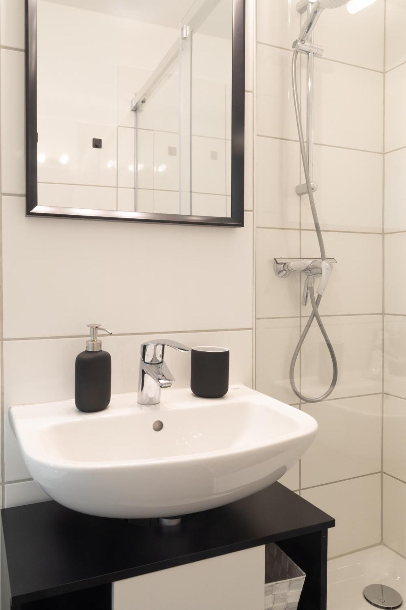Home Shanti - Studio, Suedvorstadt, Balkon, Tv ไลป์ซิก ภายนอก รูปภาพ